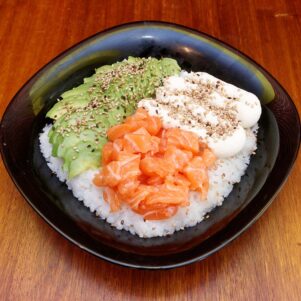 Sushi salad de salmon