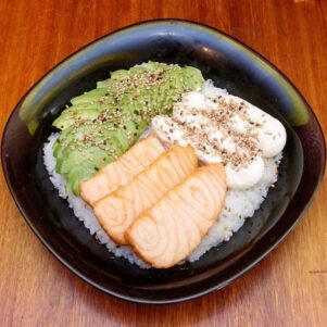 Sushi salad salmon apanado