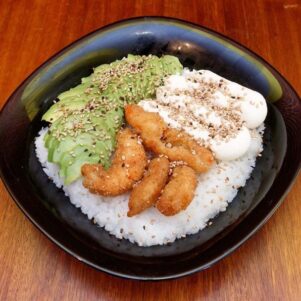 Sushi salad langostinos apanados