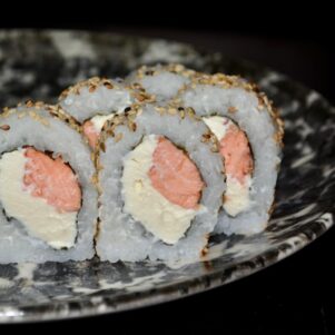 Salmon Hot Roll (5u)